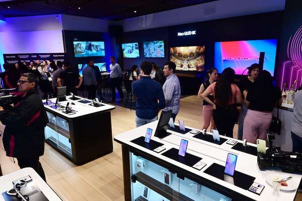 Samsung AI TV llega a Paraguay - Sociales - ABC Color