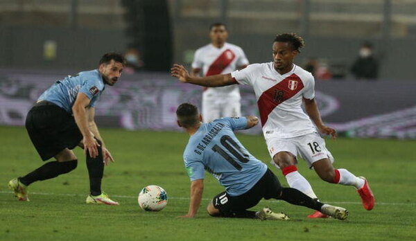 Versus / Perú se juega últimas chances ante un disminuido Uruguay