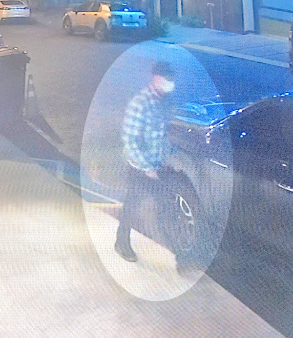 Policía busca a “especialista” en robo de camionetas de alta gama - La Clave