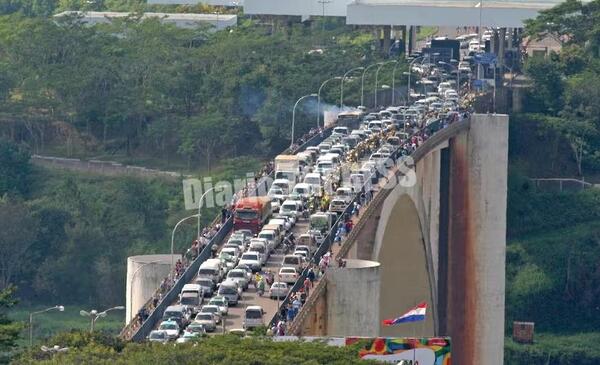 Están en vigencias las nuevas medidas para paliar las interminables filas en el Puente de la Amistad – Diario TNPRESS