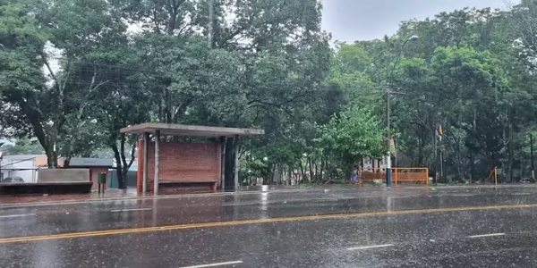 Alerta de tormentas y lluvias dispersas persisten este viernes