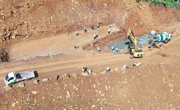 Avanzan las tareas de construcción del puente sobre el río Monday | DIARIO PRIMERA PLANA