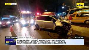 Ñemby: conductor quedó atrapado tras choque  - ABC Noticias - ABC Color