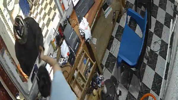 Video: Asaltantes se llevan dinero y celulares tras violento robo a una tienda en Vallemí