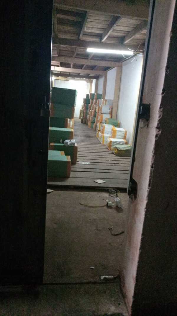 Delincuentes armados saquean depósito en CDE - ADN Digital