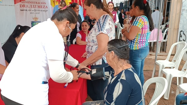 Atención integral de salud en el mercado municipal de Concepción