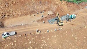 Prosiguen tareas de construcción del puente sobre el río Monday - La Clave
