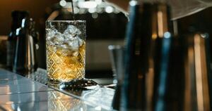 Brindis en el Museo del Whisky