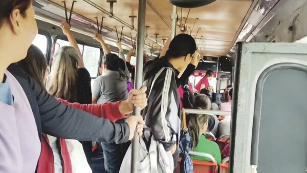 Loca carrera de micros: “Casi chocamos, la gente gritó que podíamos morir”