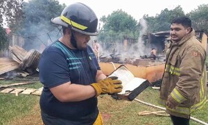 Solo una biblia se salvó del incendio de la casa de un bombero en Curuguaty – Prensa 5