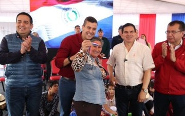 Gobierno entrega 90 viviendas en Ypané - ADN Digital