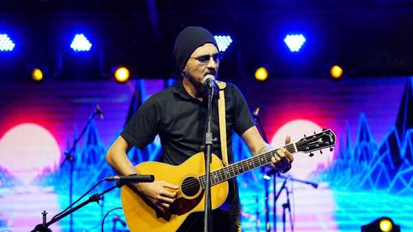 Cristian Silva dará un concierto de piano, guitarra y voz este sábado en Espacio E