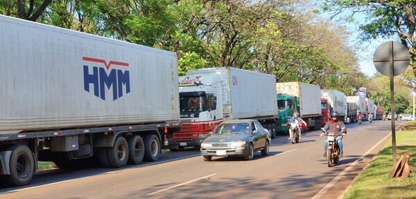 Crisis hídrica: Alivio en el Este con reducción de pasos de camiones, pero se avizoran más problemas