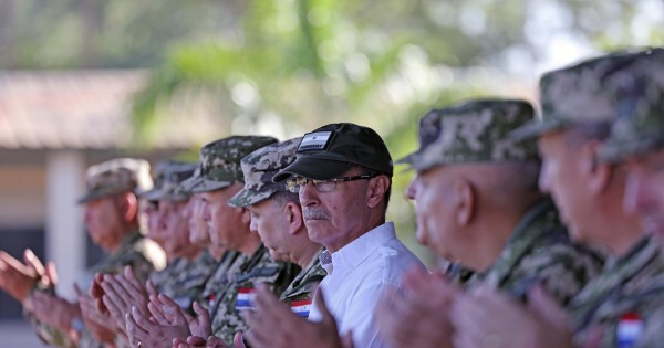La Senad encontró un taller para reparar narcoaviones en la mansión del mecánico de la Fuerza Aérea