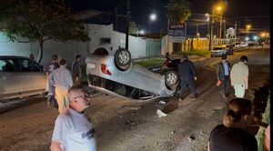 Vuelco de vehículo y choque en el centro de Concepción: conductor positivo al alcohol