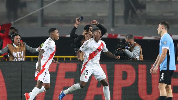 Perú consigue su primer triunfo