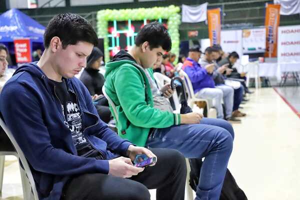 Expo Empleo movilizó a más de 500 personas en Ciudad del Este - ADN Digital