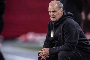 Versus / Bielsa descarta que críticas de Suárez hayan influenciado en caída de Uruguay ante Perú