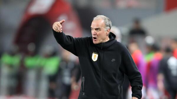 Marcelo Bielsa dice que las críticas de Suárez afectaron su autoridad