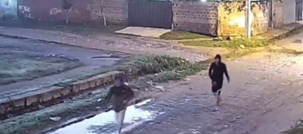 Asaltan y balean a dos jóvenes en el Bañado Sur - trece
