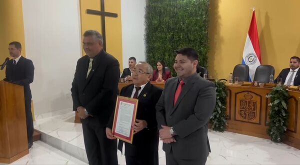 Junta Municipal rinde homenaje a los creadores de la Universidad Nacional de Concepción