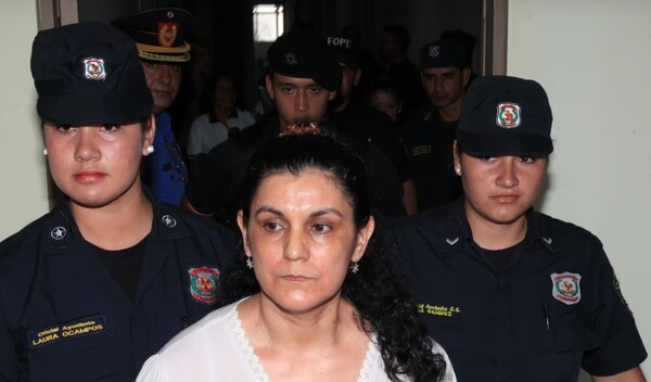 Carmen Villalba y su hermana son trasladadas a la cárcel de Minga Guazú - La Clave