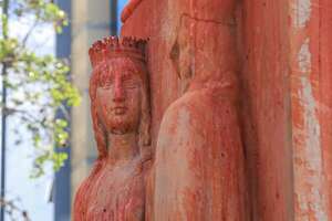 Arrojan pintura a estatua de Isabel la Católica en rechazo al “colonialismo” en Bolivia - Mundo - ABC Color