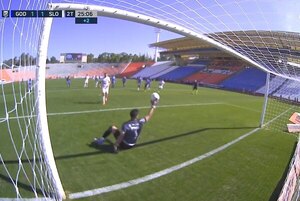Versus / San Lorenzo falla un penal in extremis y confirma incidentada paridad