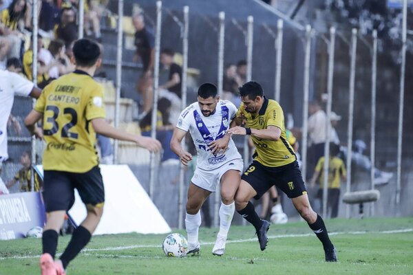 Versus / Ameliano amarga el festejo de Guaraní con un gol sobre los 90'