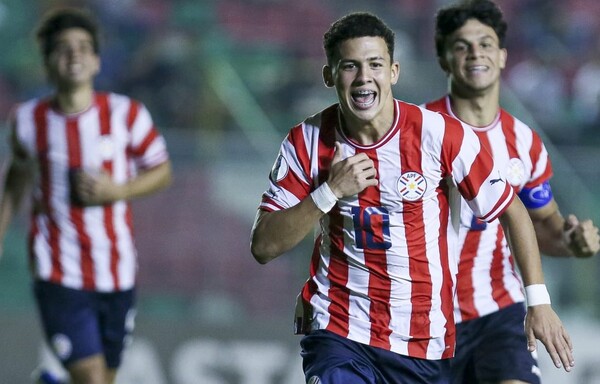 Albirrojita sub 15 clasifica goleando al anfitrión