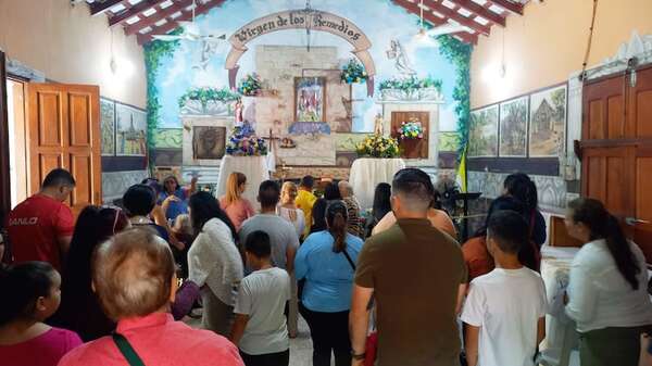 Religiosos acuden a la Virgen de los Remedios, en Villeta, para pedir sanidad - Nacionales - ABC Color