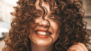 ¿Quieres hacer crecer tu cabello de forma natural? Descubre la poderosa mascarilla de vaselina y romero » San Lorenzo PY