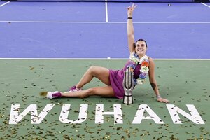Versus / Sabalenka se impone a Zheng en Wuhan y presiona el número 1 de Swiatek