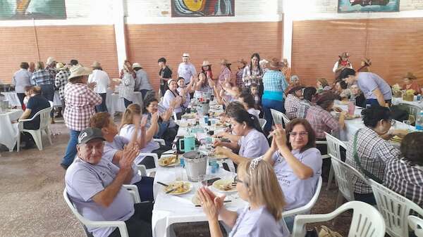 Encuentro de adultos mayores en Pilar celebra la confraternidad y el talento - Nacionales - ABC Color