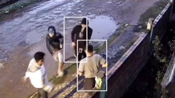 Cámara de seguridad capta terrible ataque a aspirante a policía - SNT