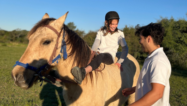 Cabalgando se sana: centro de terapia ecuestre se propone a mejorar la calidad de vida de las personas