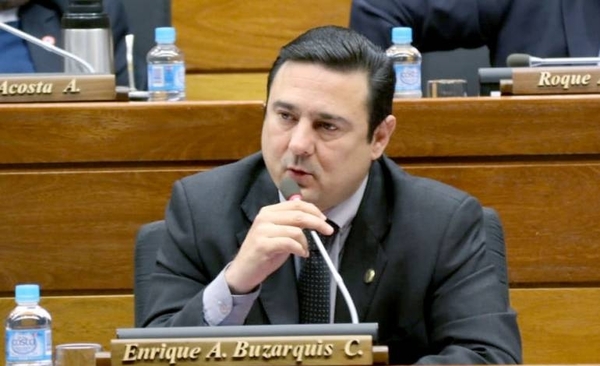 Buzarquis critica la estrategia anticartista y llama a una renovación de liderazgo en el PLRA