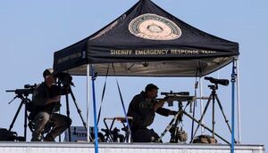 Detienen a hombre armado durante un mitin de Donald Trump en California