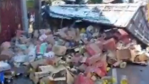 Camión con contrabando terminó volcado tras huir de la policía - SNT
