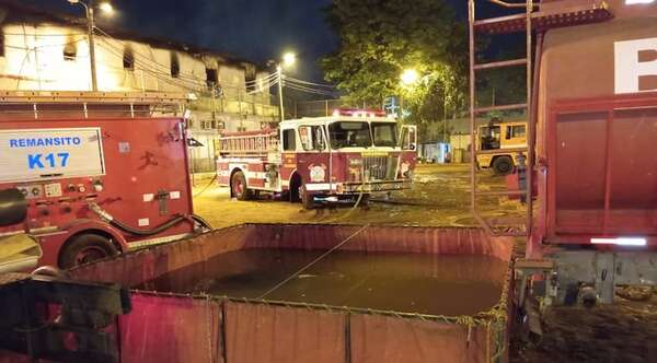 Fuego controlado en la cárcel de Ciudad del Este, sin ningún herido - Noticiero Paraguay