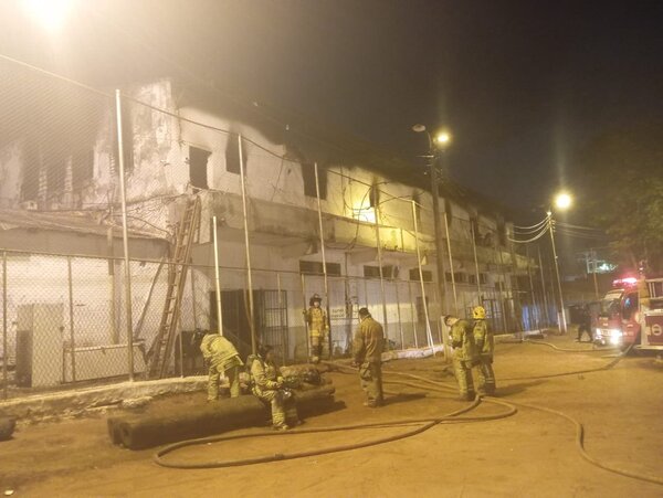 Cortocircuito provoca incendio en la cárcel de Ciudad del Este - Unicanal