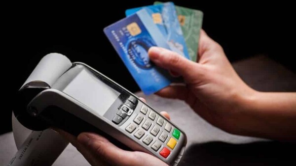 Realizan allanamientos en busca de ladrones de cuentas bancarias