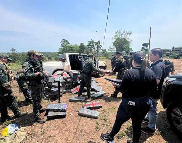Incautan toneladas de drogas y varios vehículos en base narco en Canindeyú | DIARIO PRIMERA PLANA