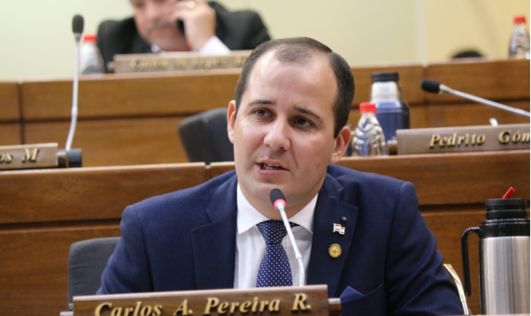 Diputado Carlos Pereira exige la renuncia del consejero del IPS por falta de idoneidad