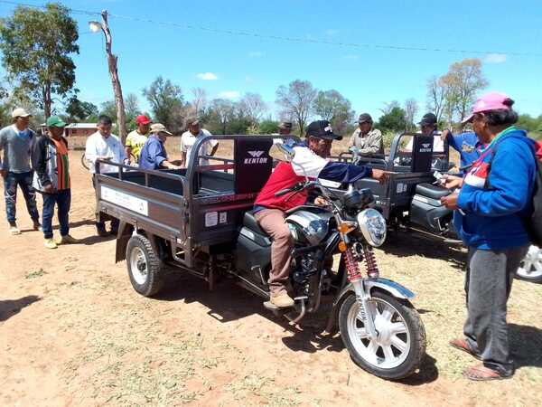Entregaron motocarros para el traslado de pacientes y estudiantes en Campo Largo