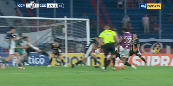 Versus / El polémico penal para Cerro Porteño que fue muy protestado por General Caballero