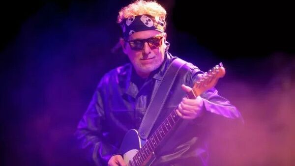 [VIDEO] ¡Andrés Calamaro envió un saludo a sus fans paraguayos y lanzó una promesa!