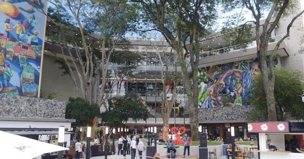 Diario HOY | Shopping convirtió una plaza en un patio de comidas