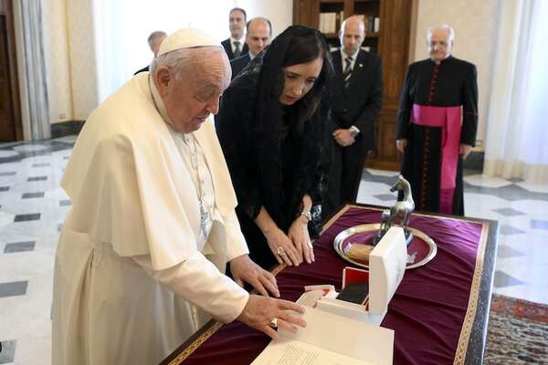 Papa Francisco recibe a la vicepresidenta argentina y le hace un pedido especial - Mundo - ABC Color