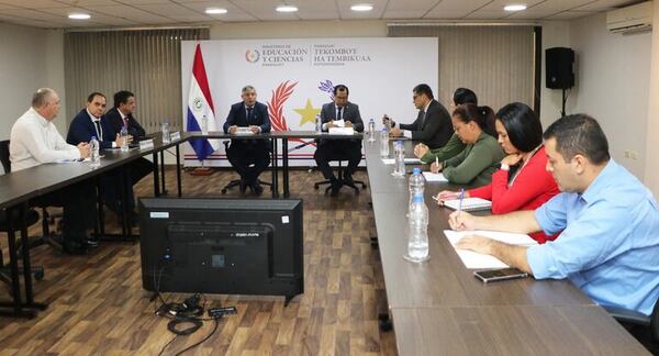 Nueva reculada: Gobierno promete reponer almuerzo escolar a excluidos de Hambre Cero en Central - Nacionales - ABC Color